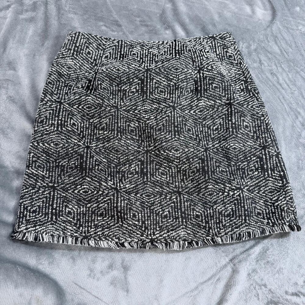 Banana Republic Womens Sz 4 Black White Geometric Knit A-Line Mini Skirt Preppy